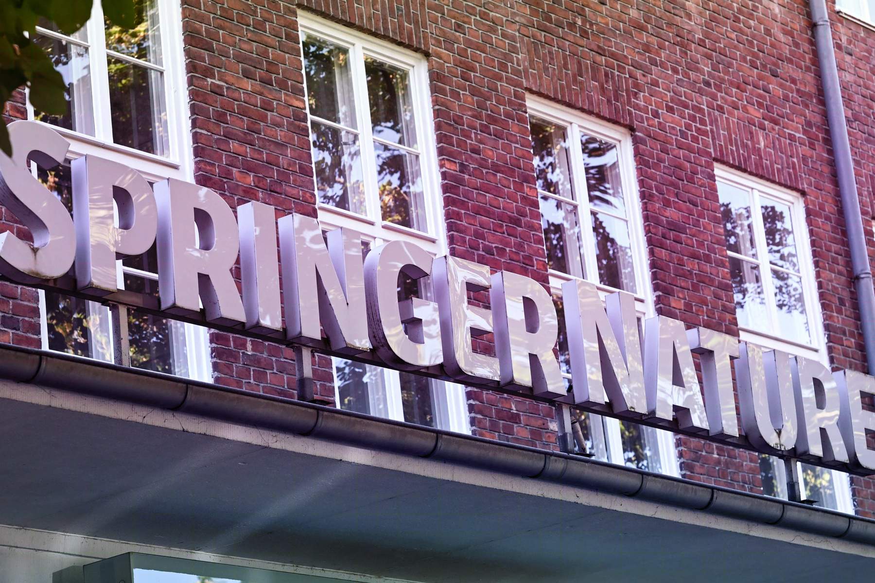 انتشارات Springer Nature